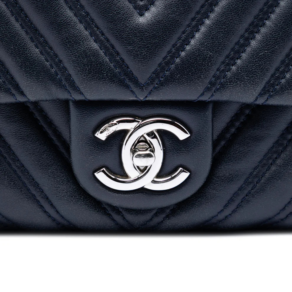 Chanel Jumbo Classic Chevron Lambskin Double Stitch Single Flap Bag