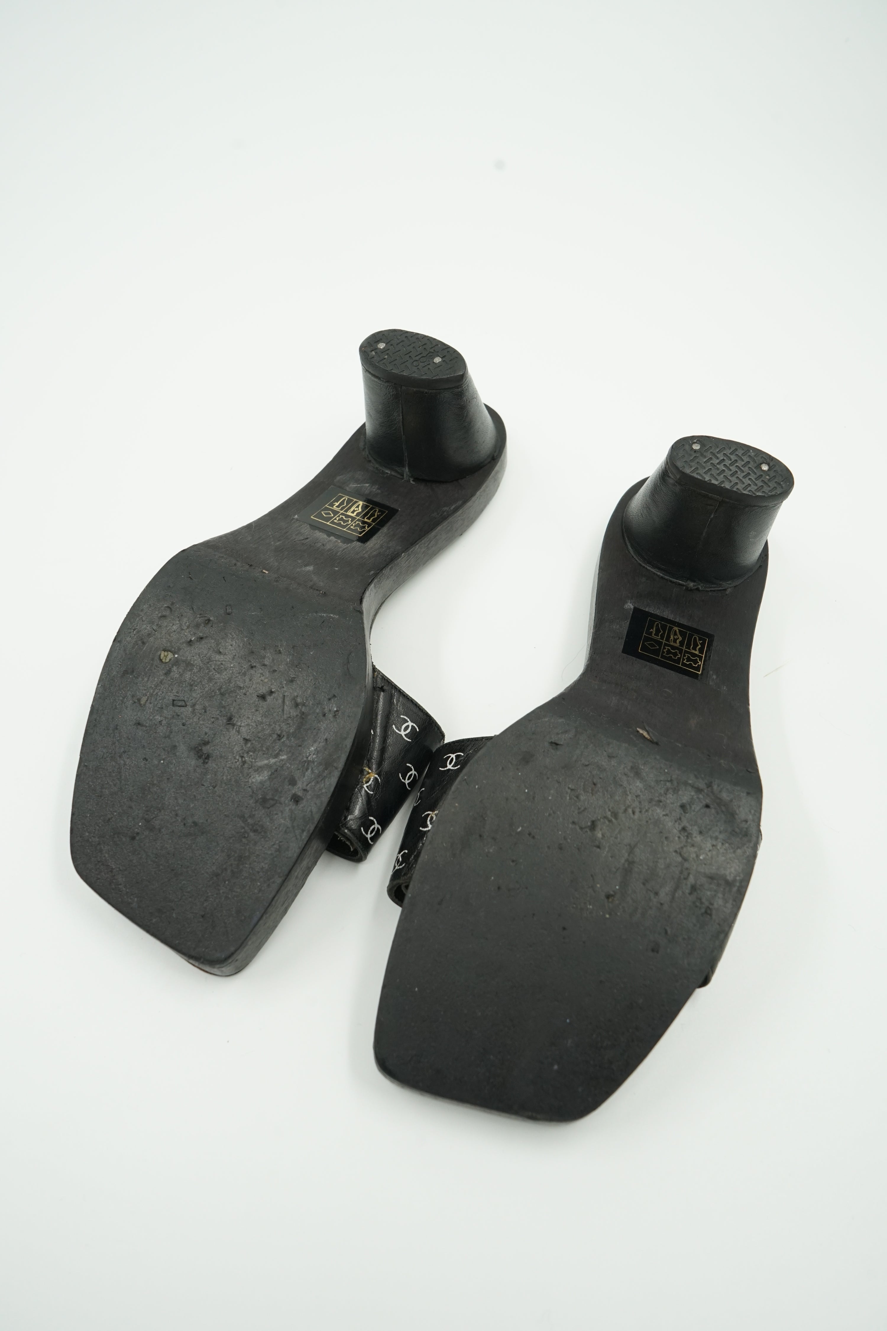 Chanel Heel Logo Slides