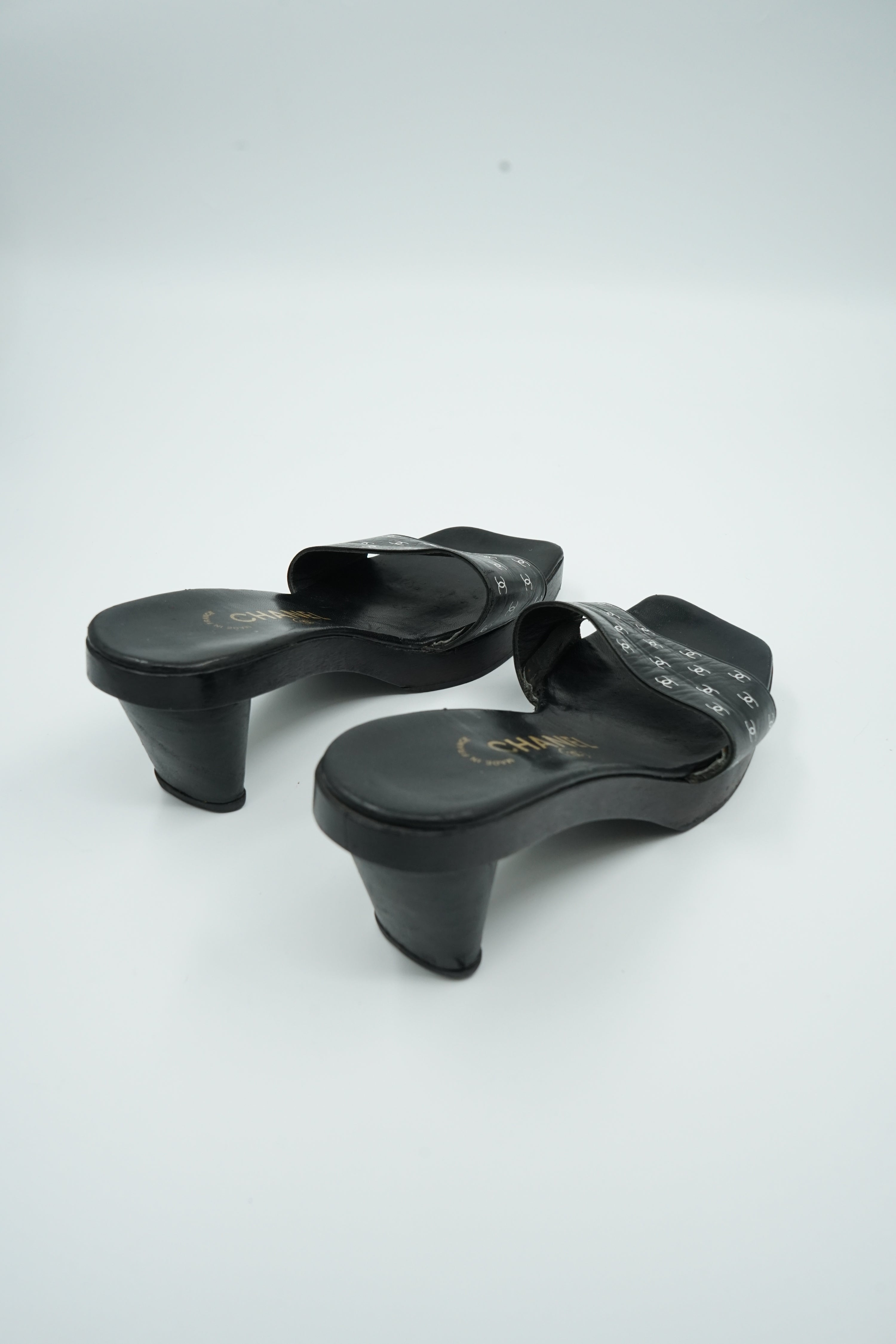Chanel Heel Logo Slides