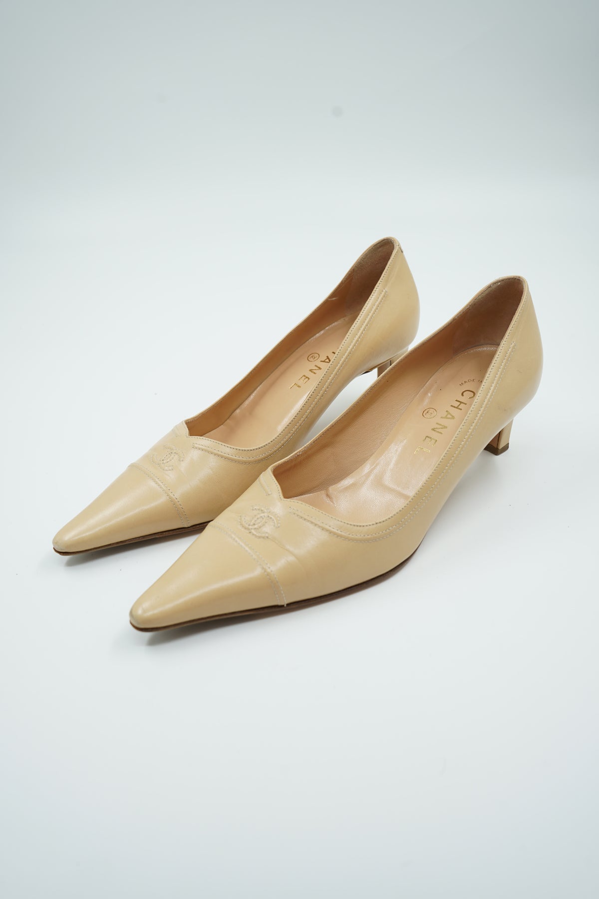 Chanel Logo Leather Pumps Beige