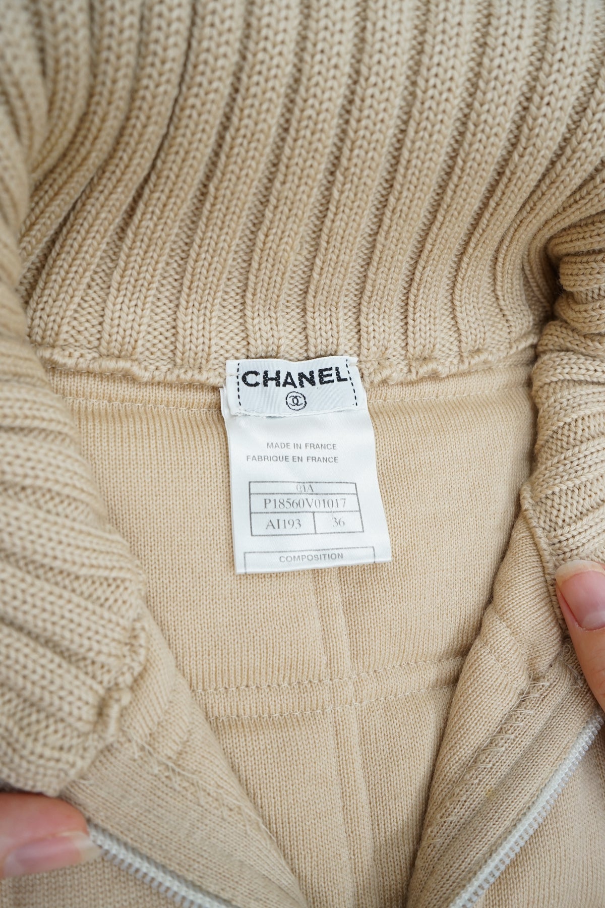 Chanel 2001 Knit Padded Quilted Vest Beige