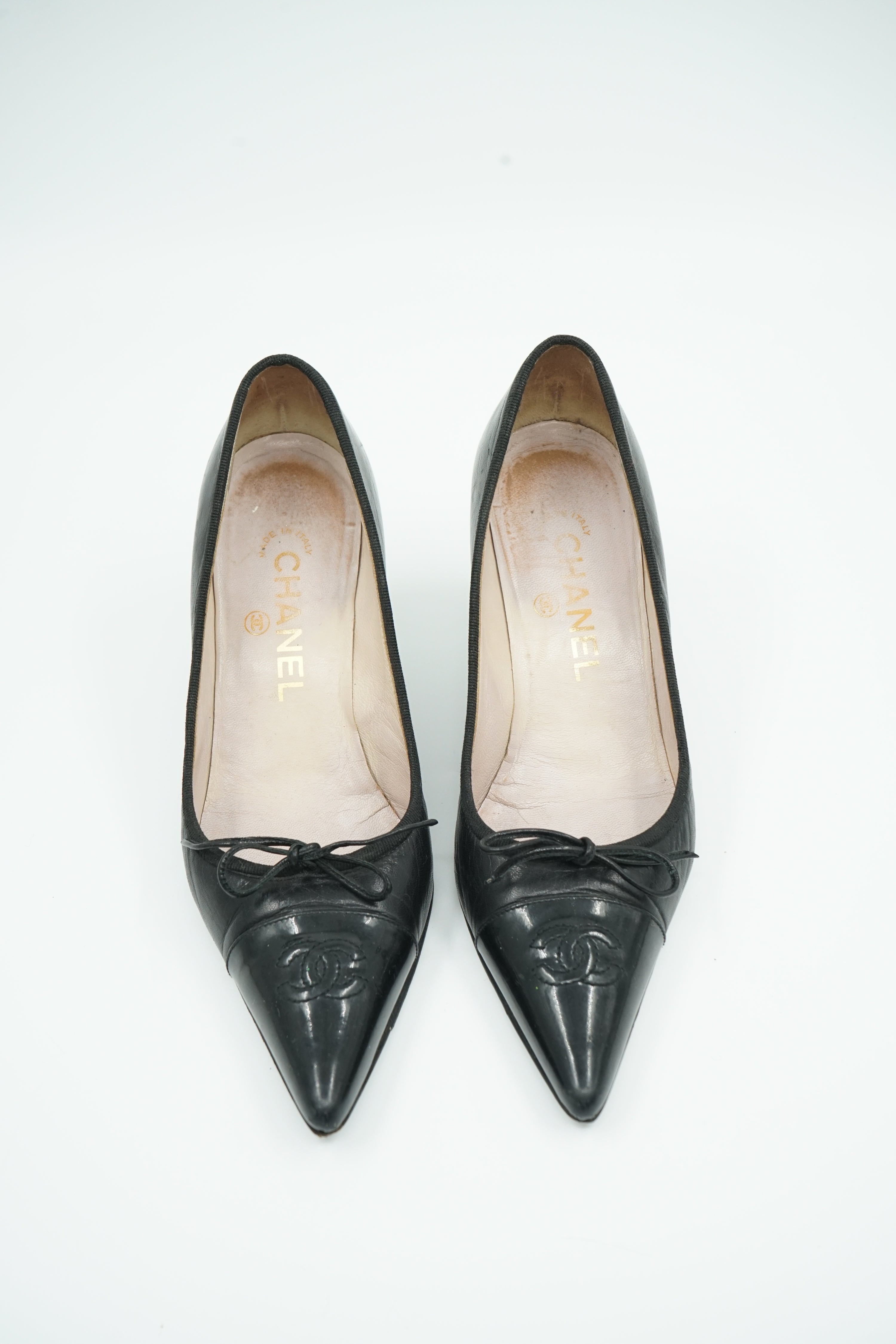 Chanel Logo Cap Toe Pumps Black
