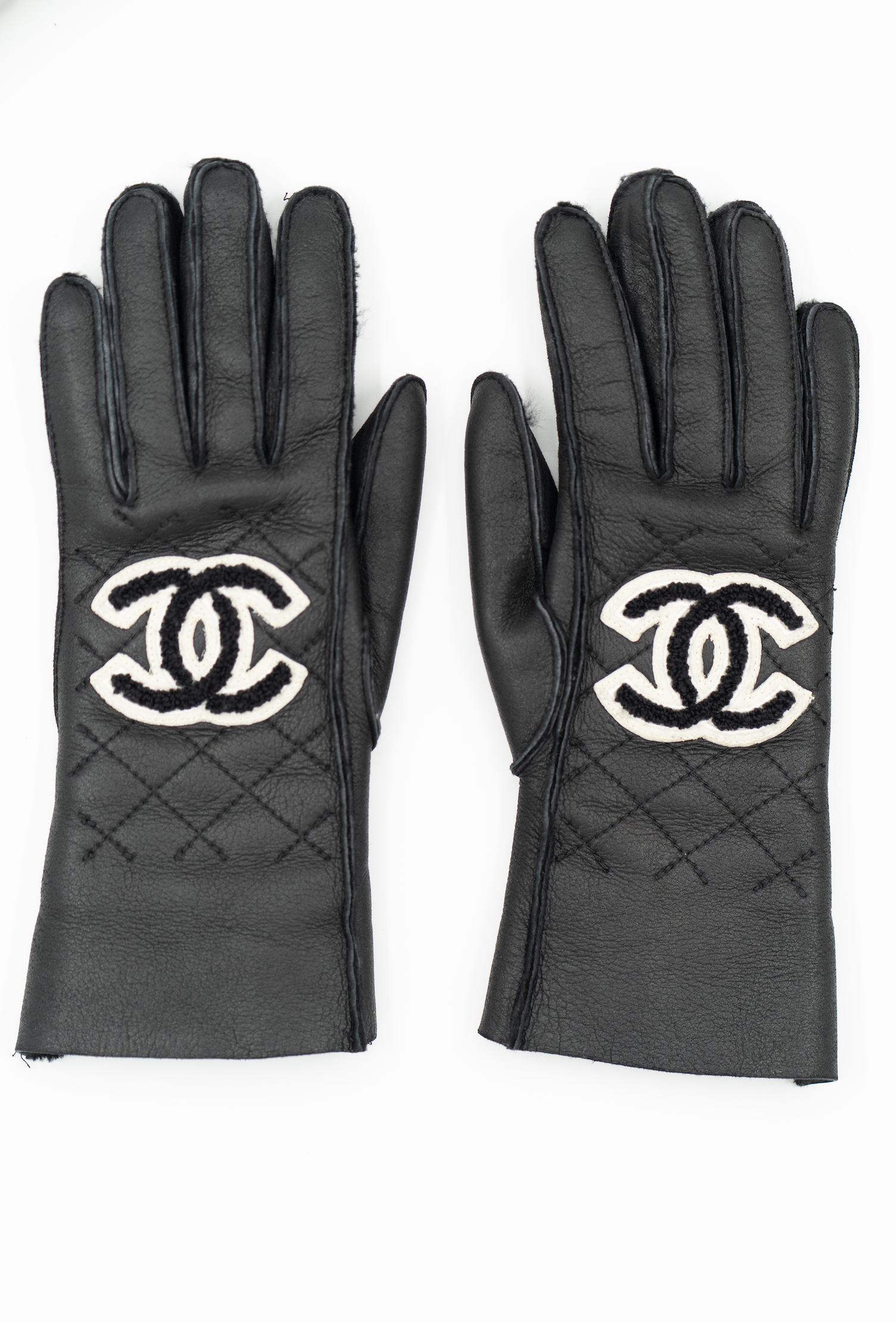 Chanel black CC gloves