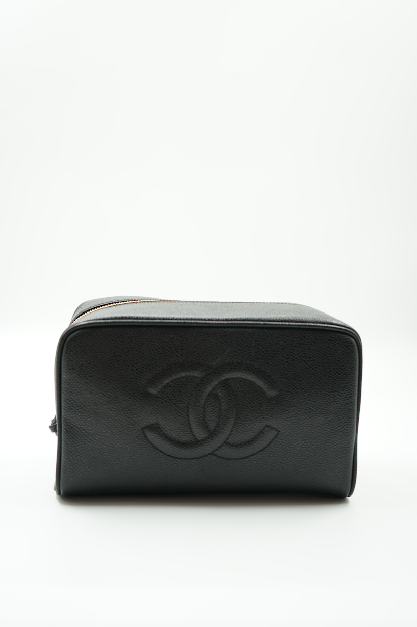 Chanel cosmetic bag in black caviar leather
