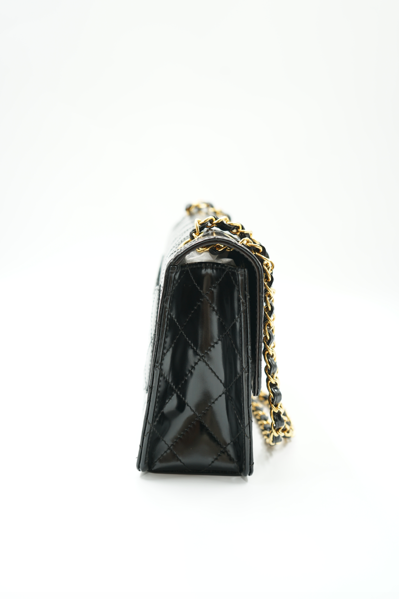 Chanel classic medium single flap bag in patent leather