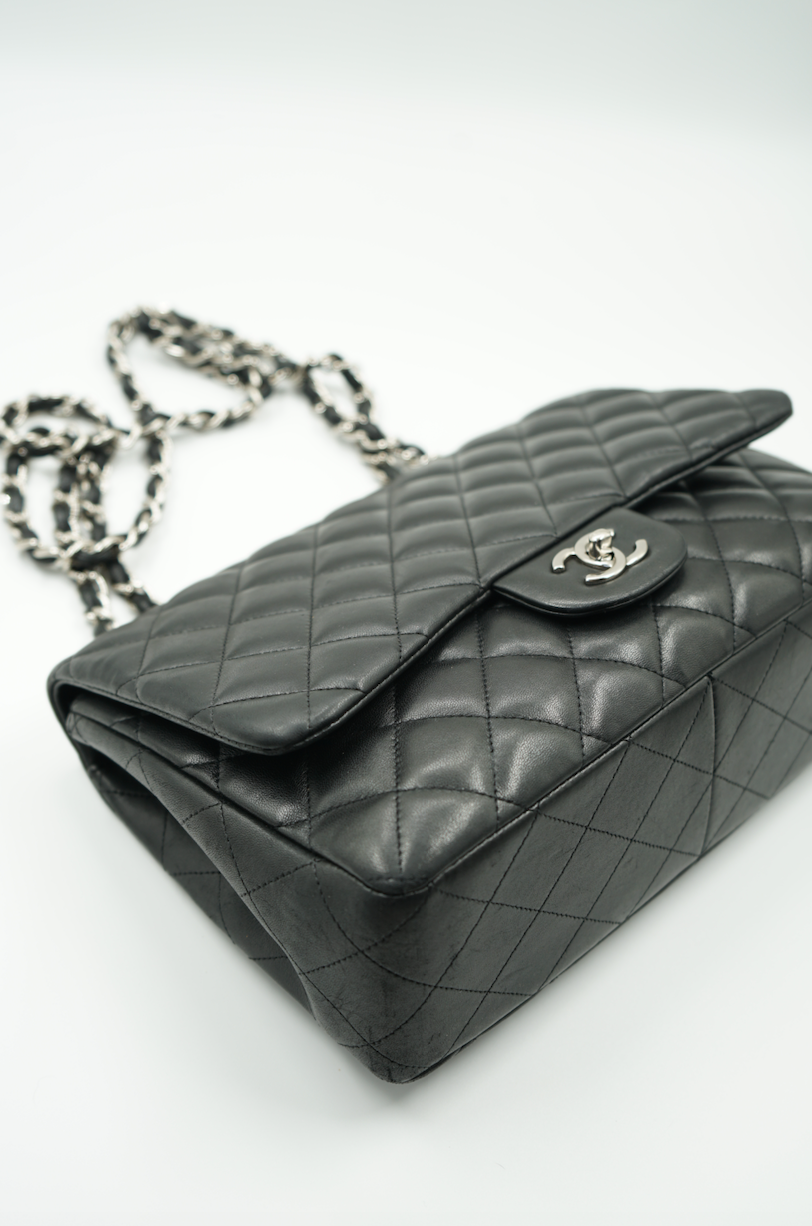 Chanel Jumbo single flap bag black